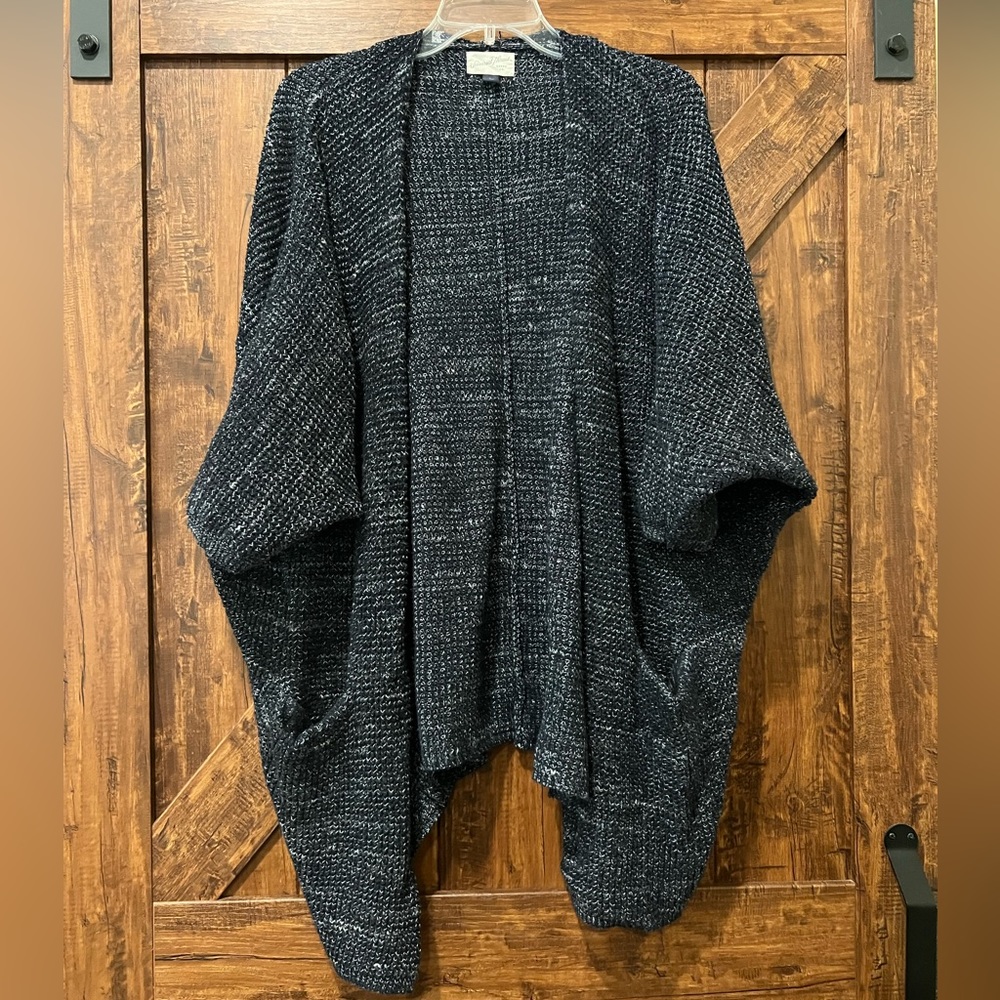 Women heathered navy sweater with pockets